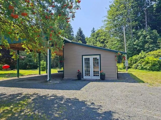 2 of 19 - 955 Despins Rd, Sayward, BC