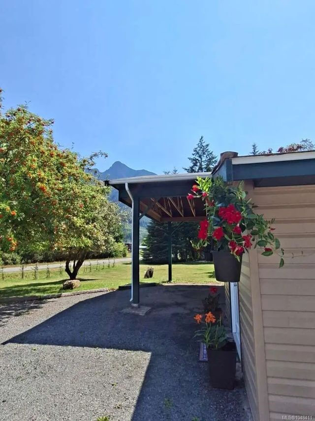 3 of 19 - 955 Despins Rd, Sayward, BC