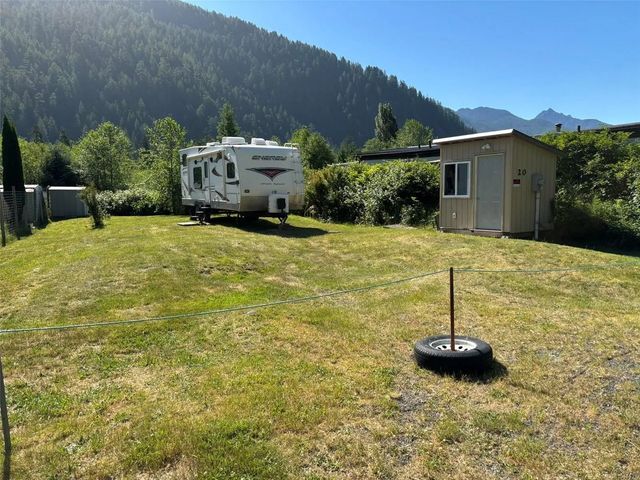 2 of 10 - 20 Edith Rd, Tahsis, BC