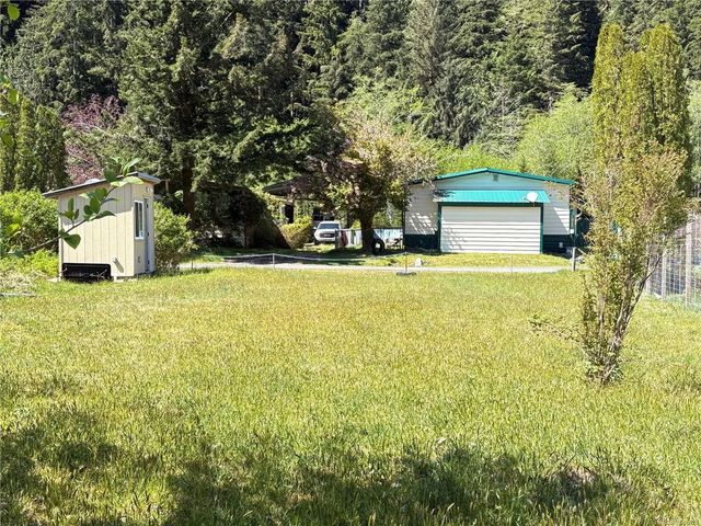 3 of 10 - 20 Edith Rd, Tahsis, BC