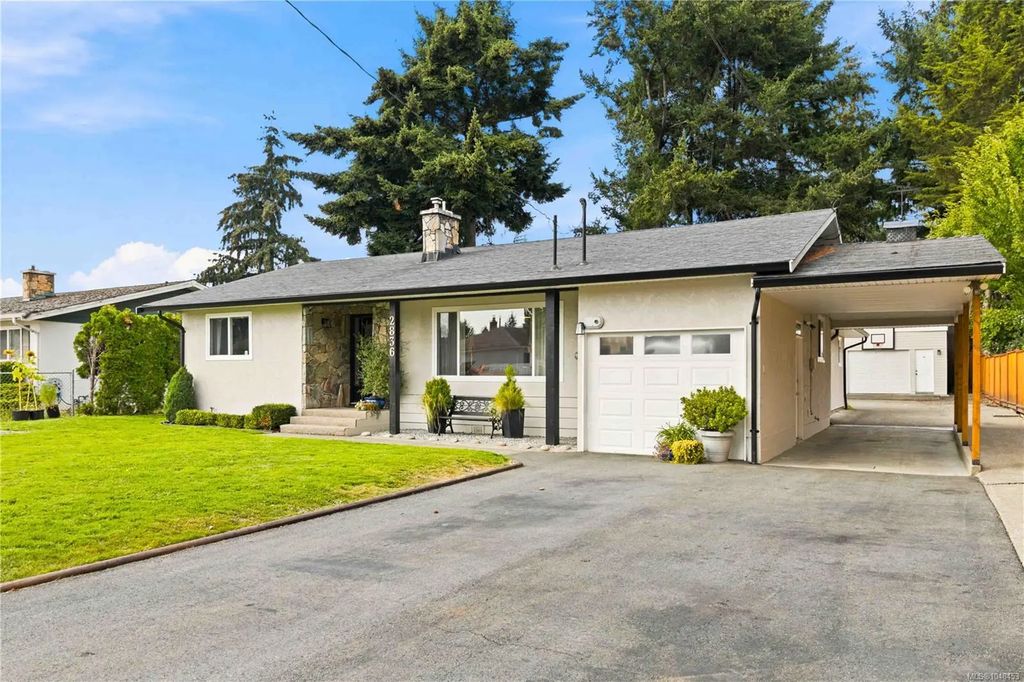 2836 Rita Rd, Langford