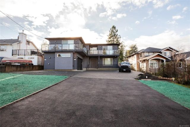 2 of 99 - 741 Snowdrop Ave, Saanich, BC