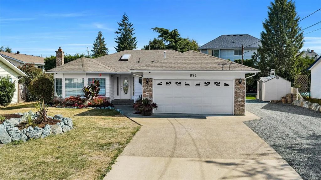 871 Colonia Dr, Ladysmith