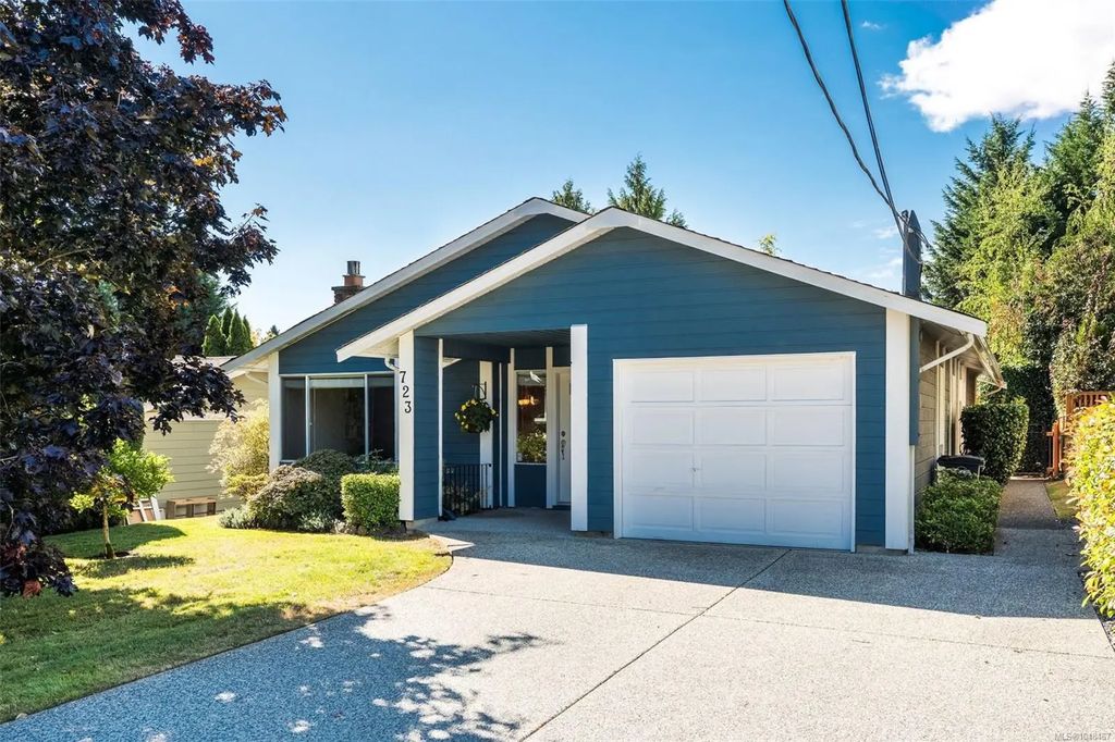 723 Miller Ave, Saanich