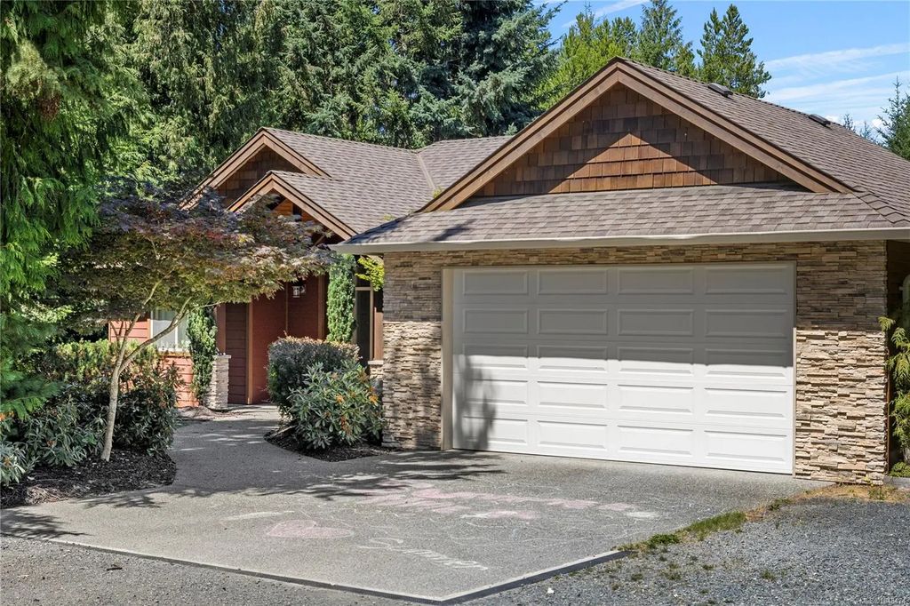 1755 Galvin Pl, Qualicum Beach