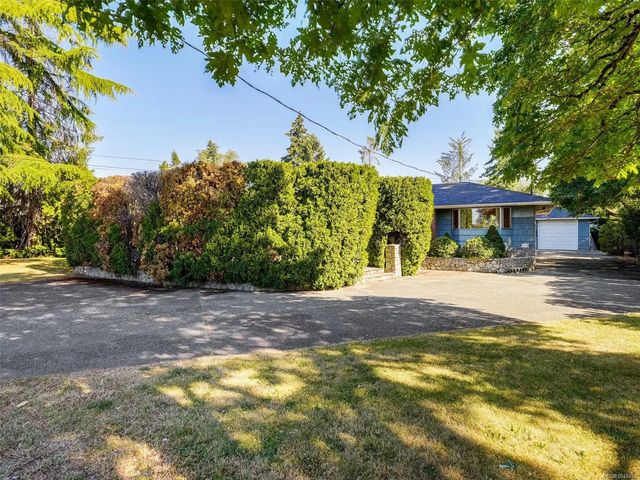 4 of 44 - 1716 Feltham Rd, Saanich, BC