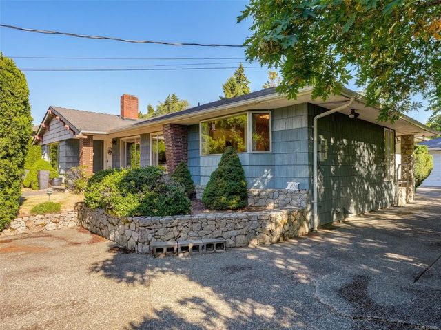 5 of 44 - 1716 Feltham Rd, Saanich, BC