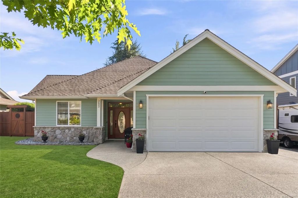 257 Lodgepole Dr, Parksville