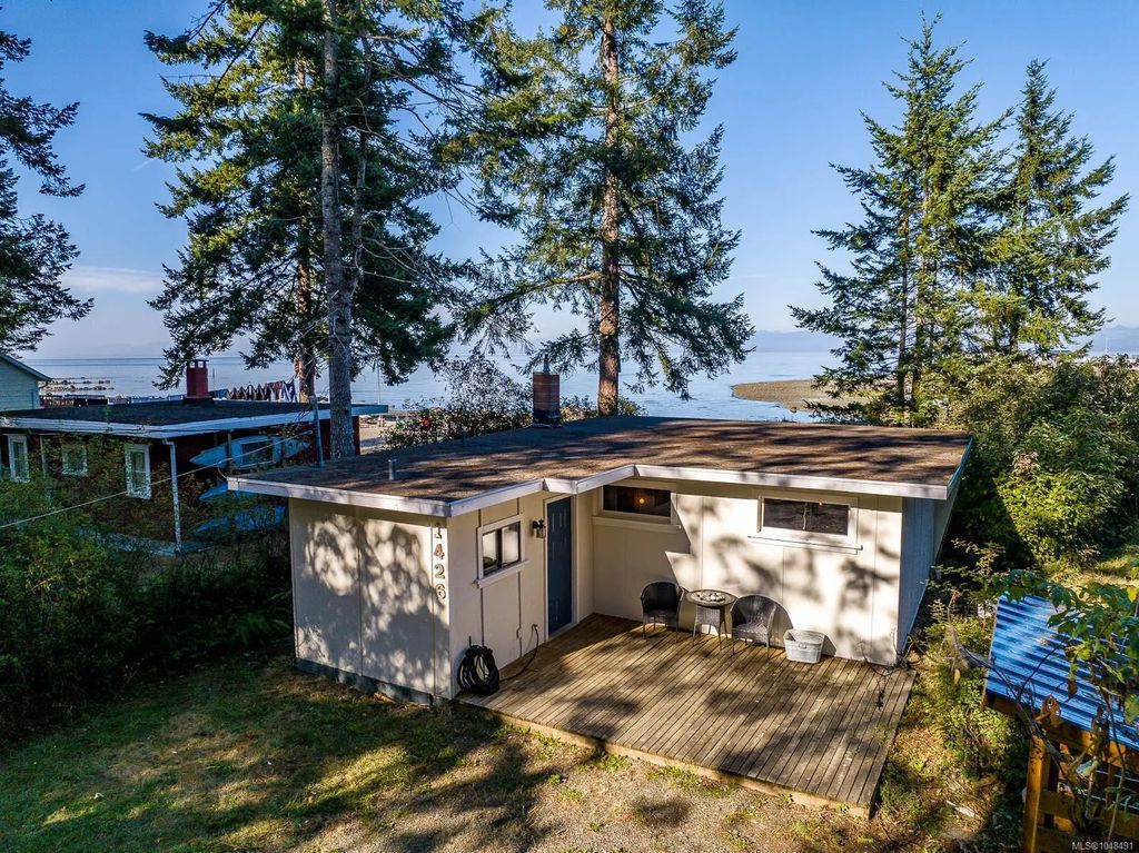 1426 Wilkinson Rd, Comox