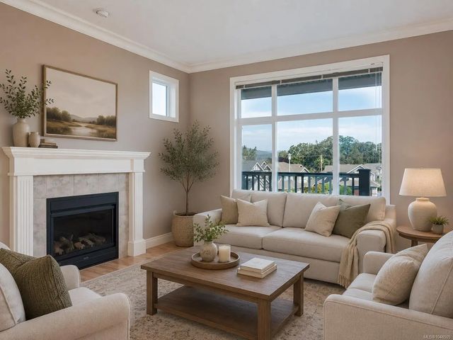 2 of 39 - 809 Rogers Way, Saanich, BC