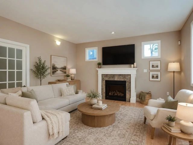 4 of 39 - 809 Rogers Way, Saanich, BC