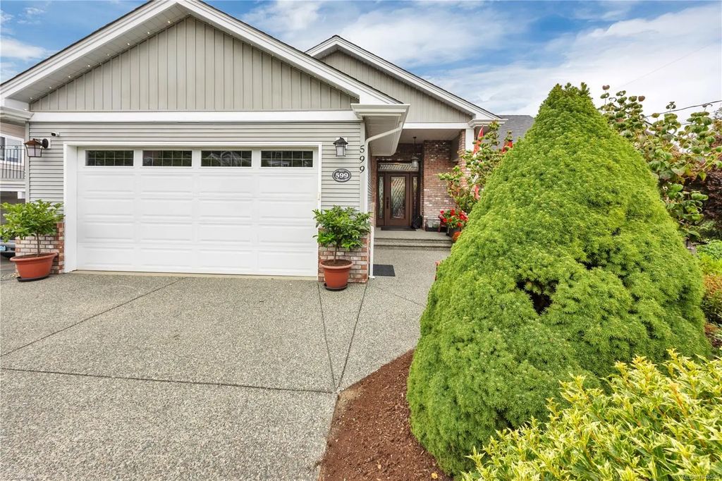 599 Hillcrest Ave, Ladysmith