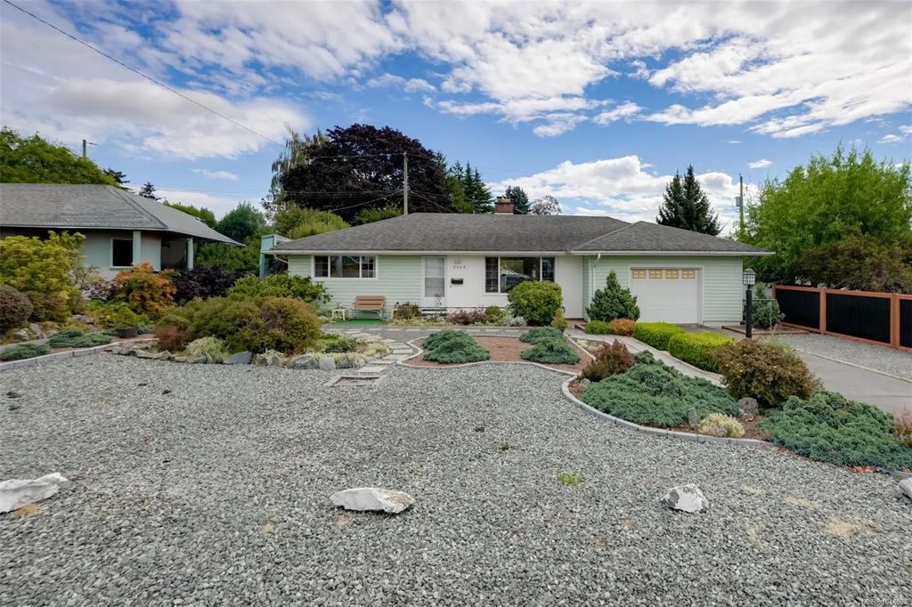 3345 Biscoe Dr, Saanich