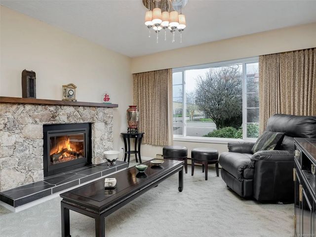 2 of 22 - 9907 Galaran Rd, Sidney, BC