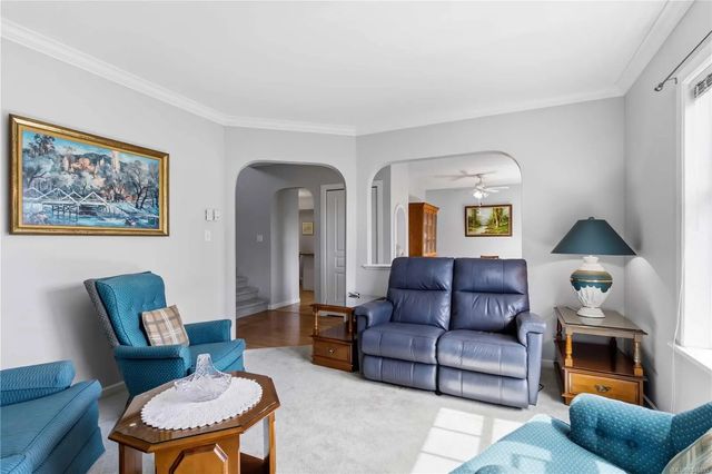 4 of 27 - 4073 Blackberry Lane 4, Saanich, BC