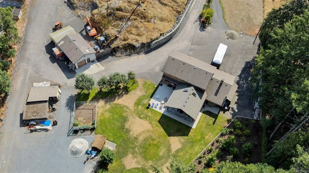 330 Hector Rd, Saanich