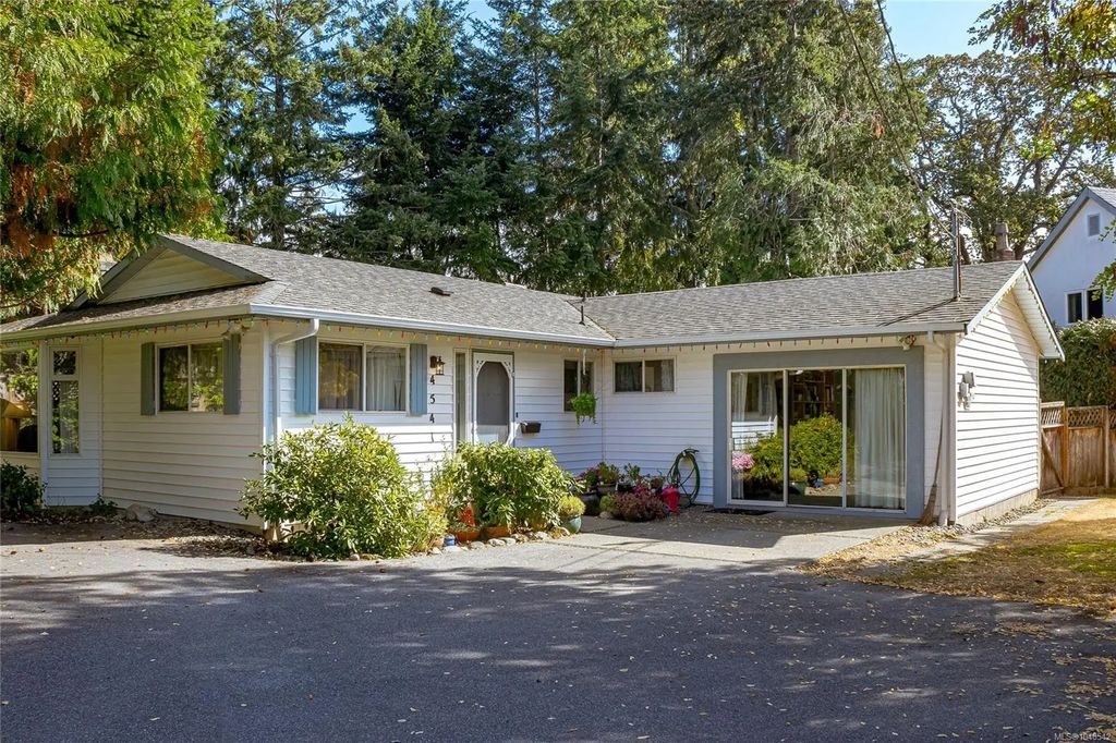 4541 Elk Lake Dr, Saanich