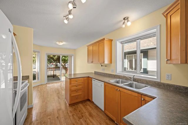 2 of 54 - 1755 Willemar Ave 27, Courtenay, BC