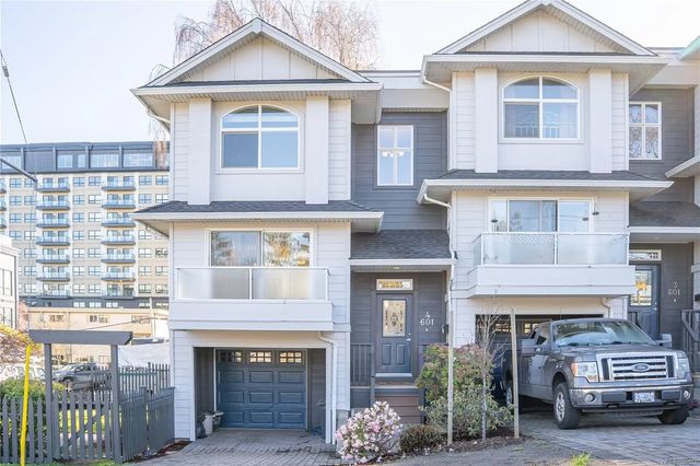 2 of 40 - 601 Nelson St 4, Esquimalt, BC