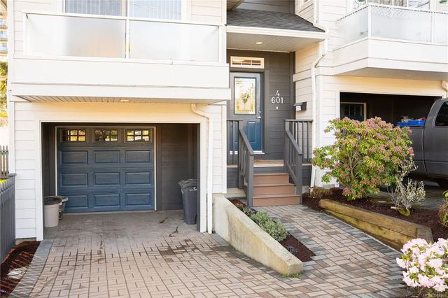 3 of 40 - 601 Nelson St 4, Esquimalt, BC