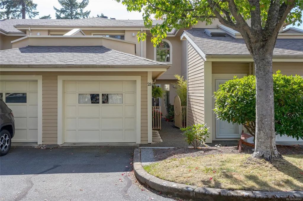 909 Admirals Rd 28, Esquimalt