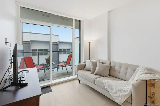 2 of 19 - 1100 Yates St 606, Victoria, BC