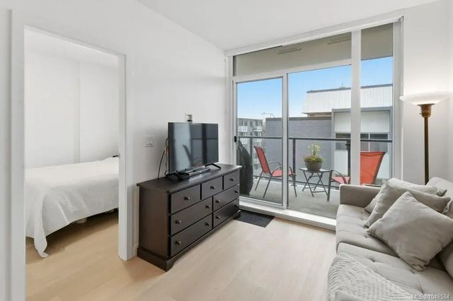 3 of 19 - 1100 Yates St 606, Victoria, BC