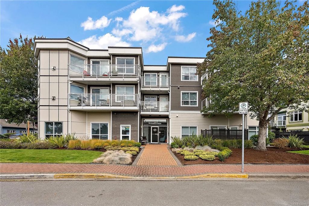 2440 Oakville Ave 301, Sidney