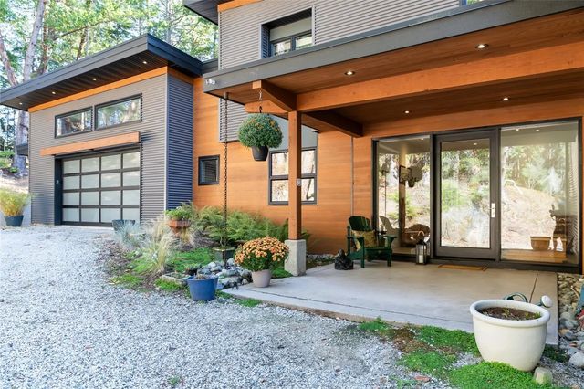 2 of 61 - 1322 Nose Point Rd, Salt Spring, BC