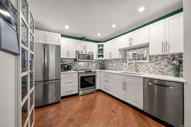 2 of 38 - 1970 Comox Ave 105, Comox, BC