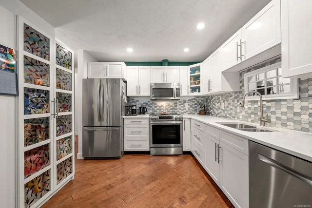 3 of 38 - 1970 Comox Ave 105, Comox, BC