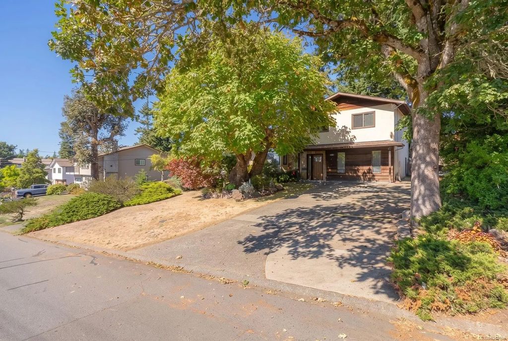 1855 Sandra Pl, Duncan