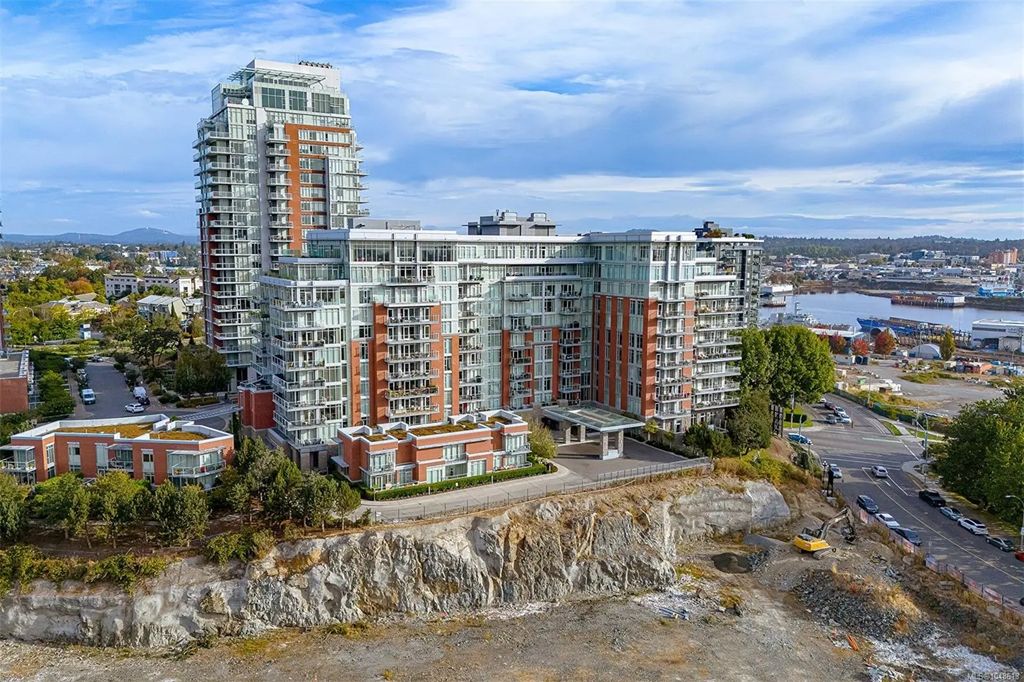 100 Saghalie Rd 313, Victoria