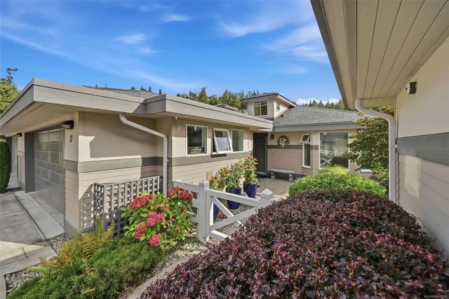 2 of 40 - 500 Corfield St S 17, Parksville, BC