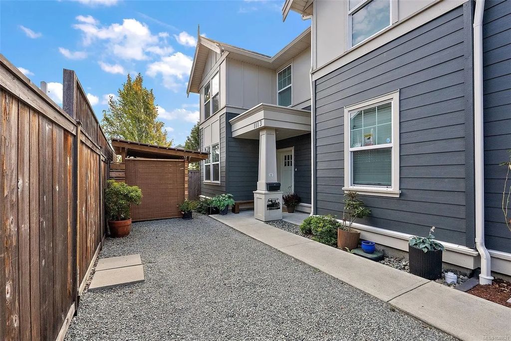 1113 Lyall St, Esquimalt