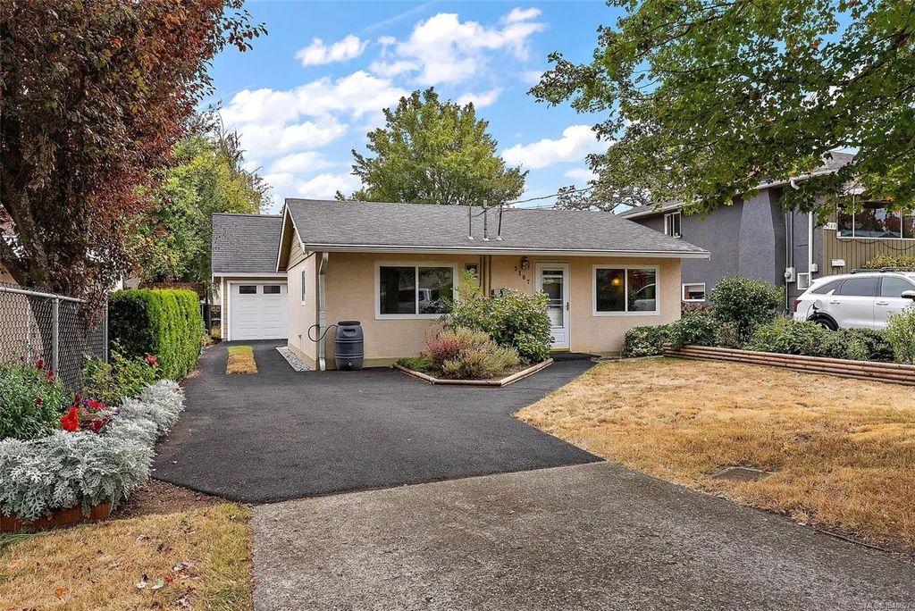 3167 Irma St, Victoria
