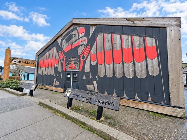 3 of 17 - 350 Campbell St, Tofino, BC