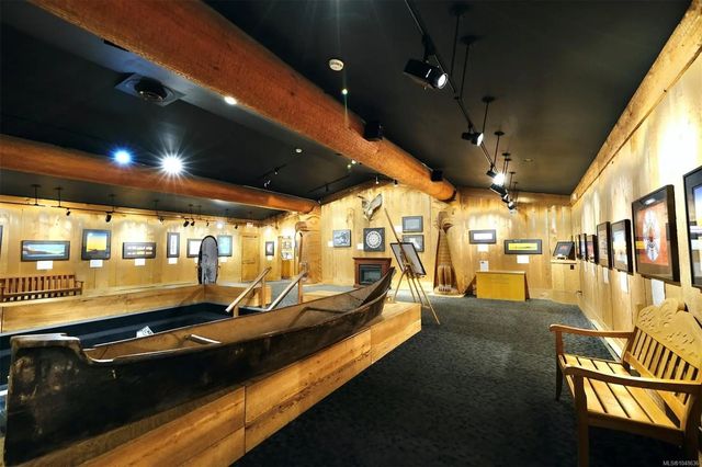 2 of 10 - 350 Campbell St, Tofino, BC