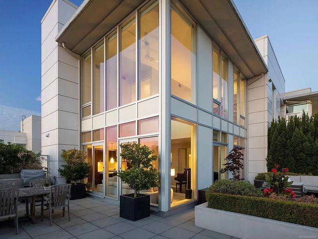 2 of 40 - 770 Fisgard St 500, Victoria, BC