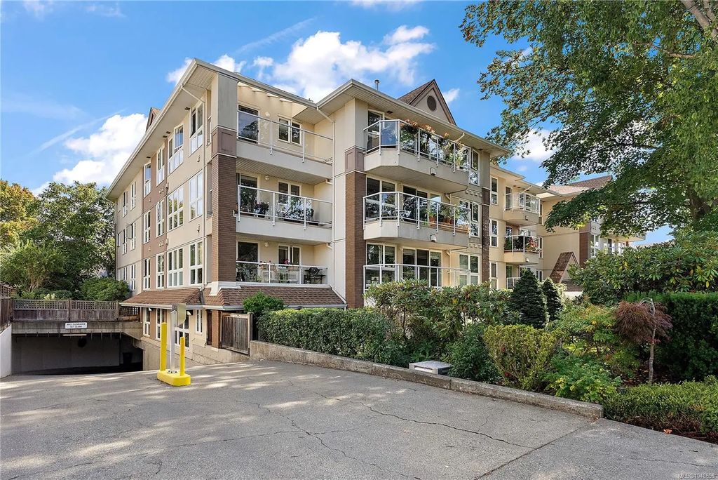 1501 Richmond Ave 204, Victoria