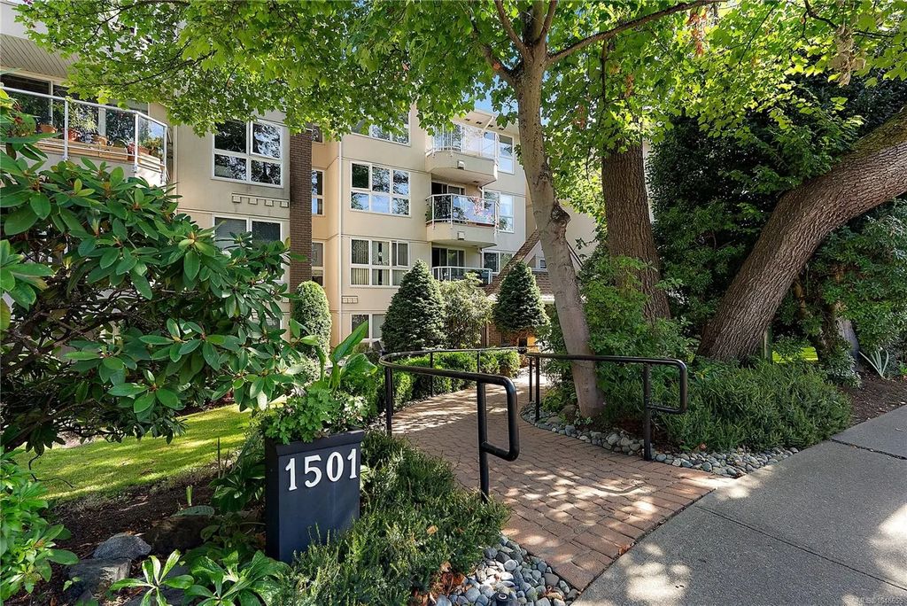 1501 Richmond Ave 204, Victoria