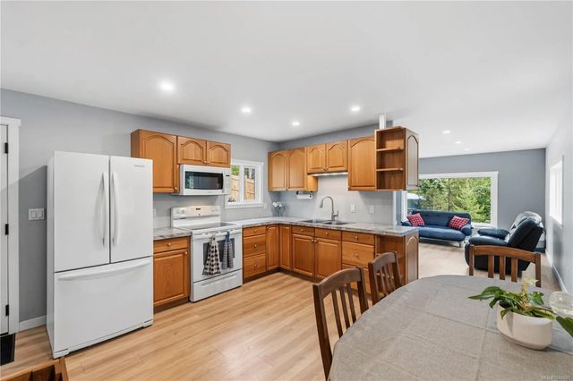 5 of 38 - 3840 Melrose Rd, Whiskey Creek, BC