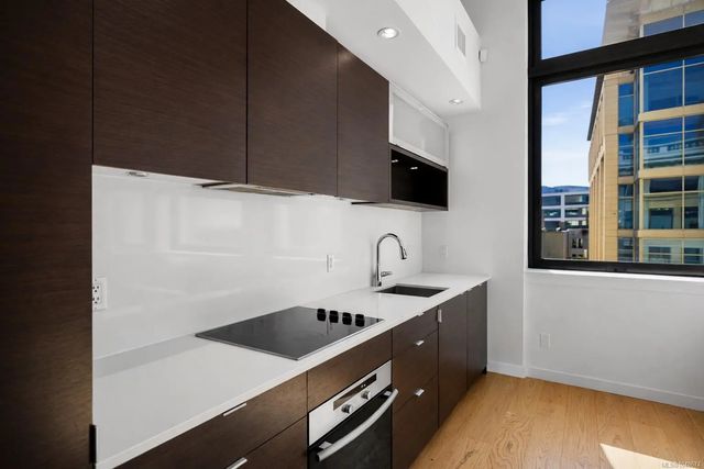 5 of 18 - 770 Fisgard St 304, Victoria, BC