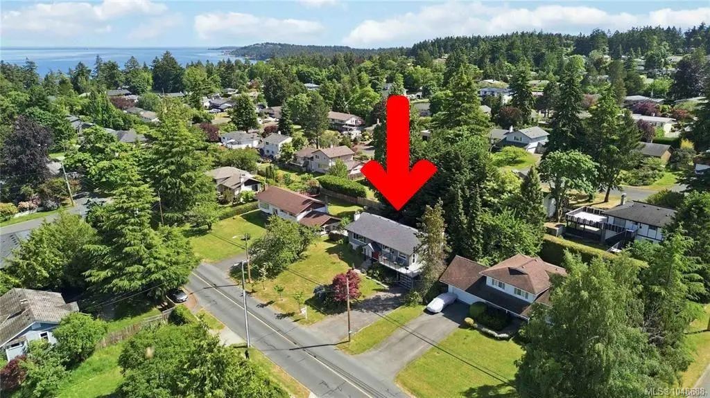 1909 Ferndale Rd, Saanich