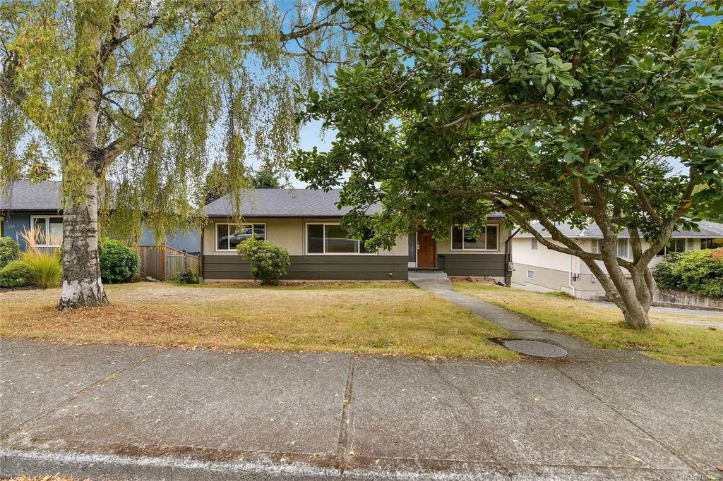 1277 Revercomb Pl, Victoria