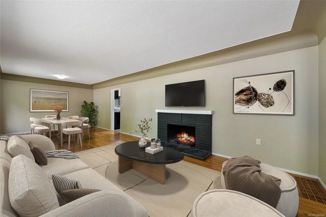 2 of 41 - 1277 Revercomb Pl, Victoria, BC
