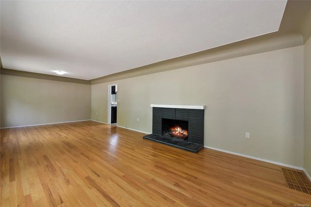 3 of 41 - 1277 Revercomb Pl, Victoria, BC