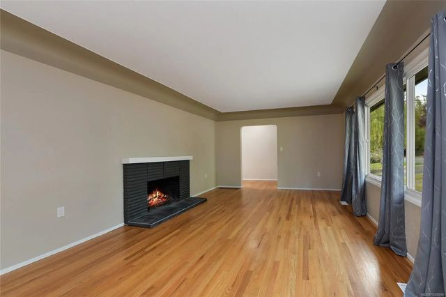 5 of 41 - 1277 Revercomb Pl, Victoria, BC