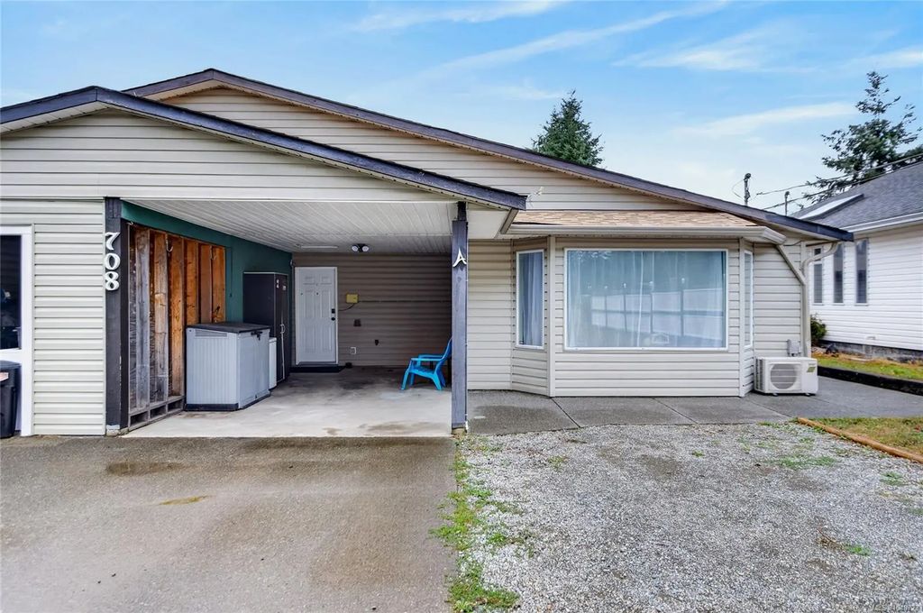 708 Erickson Rd A, Campbell River