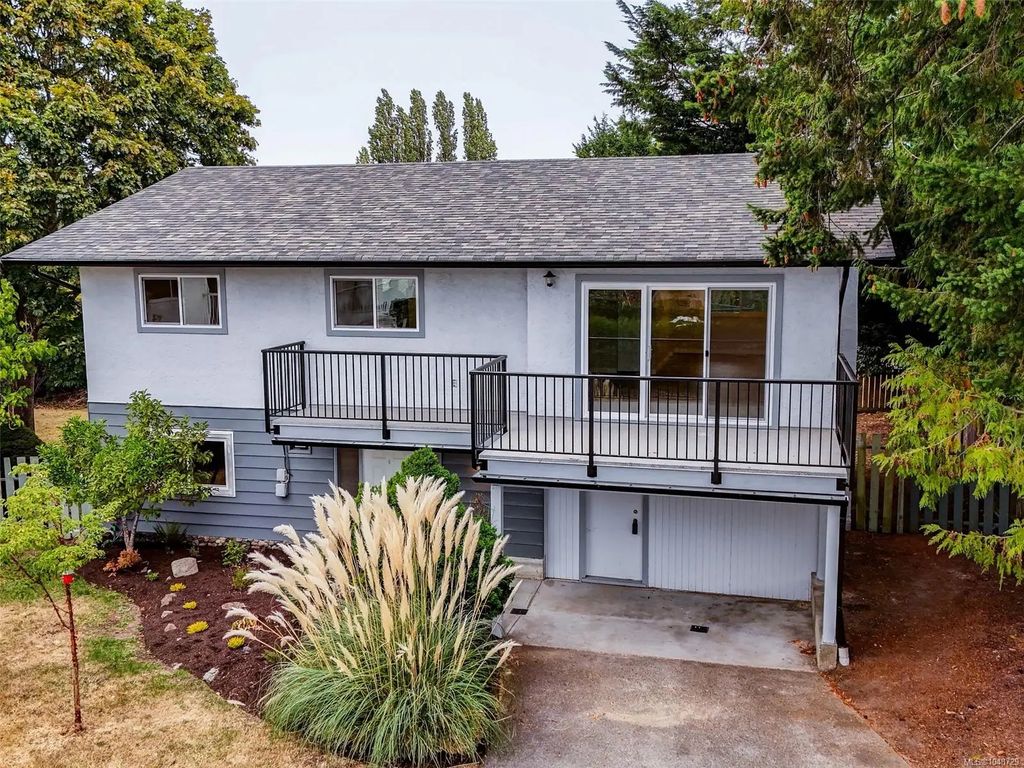 4468 Fairmont Pl, Saanich